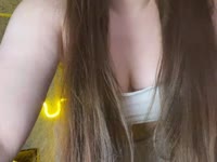 Hi, my name is Mina. I am 24 years old from Korea. I am studying at the university and I am learning English. I love animals and good kind people.