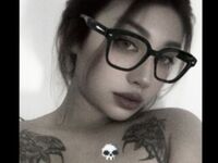 girl topless AmelieEva