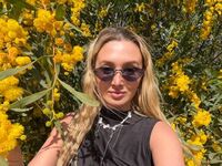 nude camgirl photo DelaineClowerd