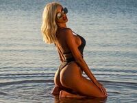 naked girl with webcam fingering pussy HaleyLyon