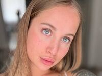 naked girl with webcam fingering pussy MickyBlush