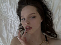 hot cam girl fingering shaved pussy SelenaNoelle