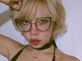 nude webcamgirl AmelieMari
