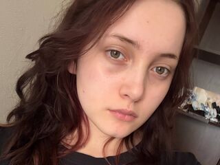camslut showing tits AmilyBens
