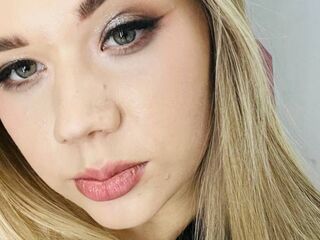 naked cam girl masturbating with dildo AminaDigges