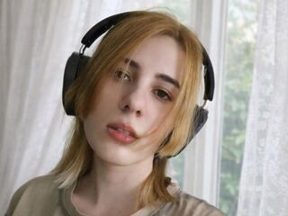 camgirl fingering bald pussy CarlHanchett