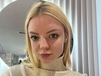 hot cam girl masturbating with vibrator CarlenePattie