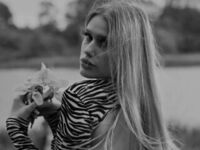 cam girl spreading pussy CharisseBuonomo