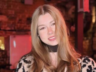 naked camgirl fingering pussy DainaThroneberry