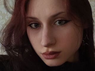 hot cam girl fingering shaved pussy DiedraTousant