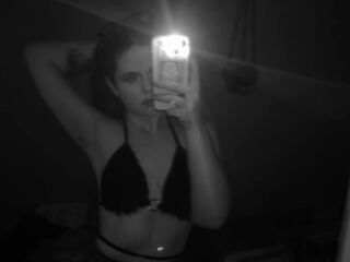 live strip tease show DoloresHuesing