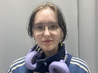 camslut masturbating DoraDawson