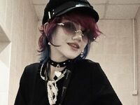 topless girl ElanorCiolek