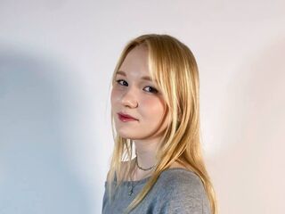 camgirl shaving pussy ElmaKinnunen