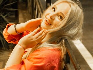 naughty camgirl fingering shaved pussy EstellaLugabihl