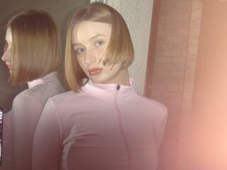 camgirl playing with dildo IngraKate