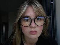 camgirl fingering bald pussy JacelynAmenta