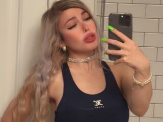 chat room picture LauraTate