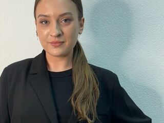 cam girl fingering pussy LyndaEstle