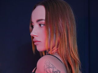 naughty camgirl fingering pussy MagicalYana