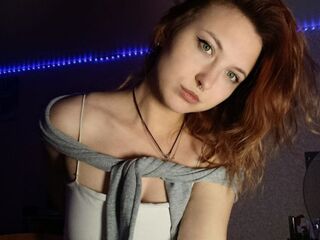 naughty cam girl masturbating with dildo MaudieTuttle