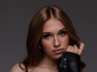 cam girl playing with vibrator RanaeEtherington