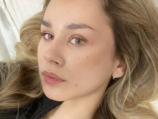 closeup webcam RoxanePoire