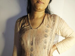 webcam babe chatroom RubbynaKhan