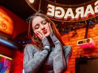 camgirl showing tits XeniaUsher