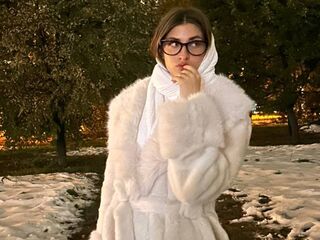 cam girl masturbating with vibrator YukoHazer